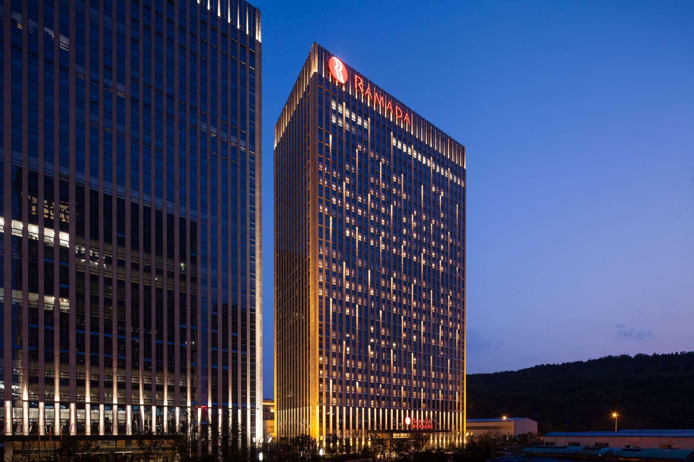 Ramada Jinan Hotel Bagian luar foto